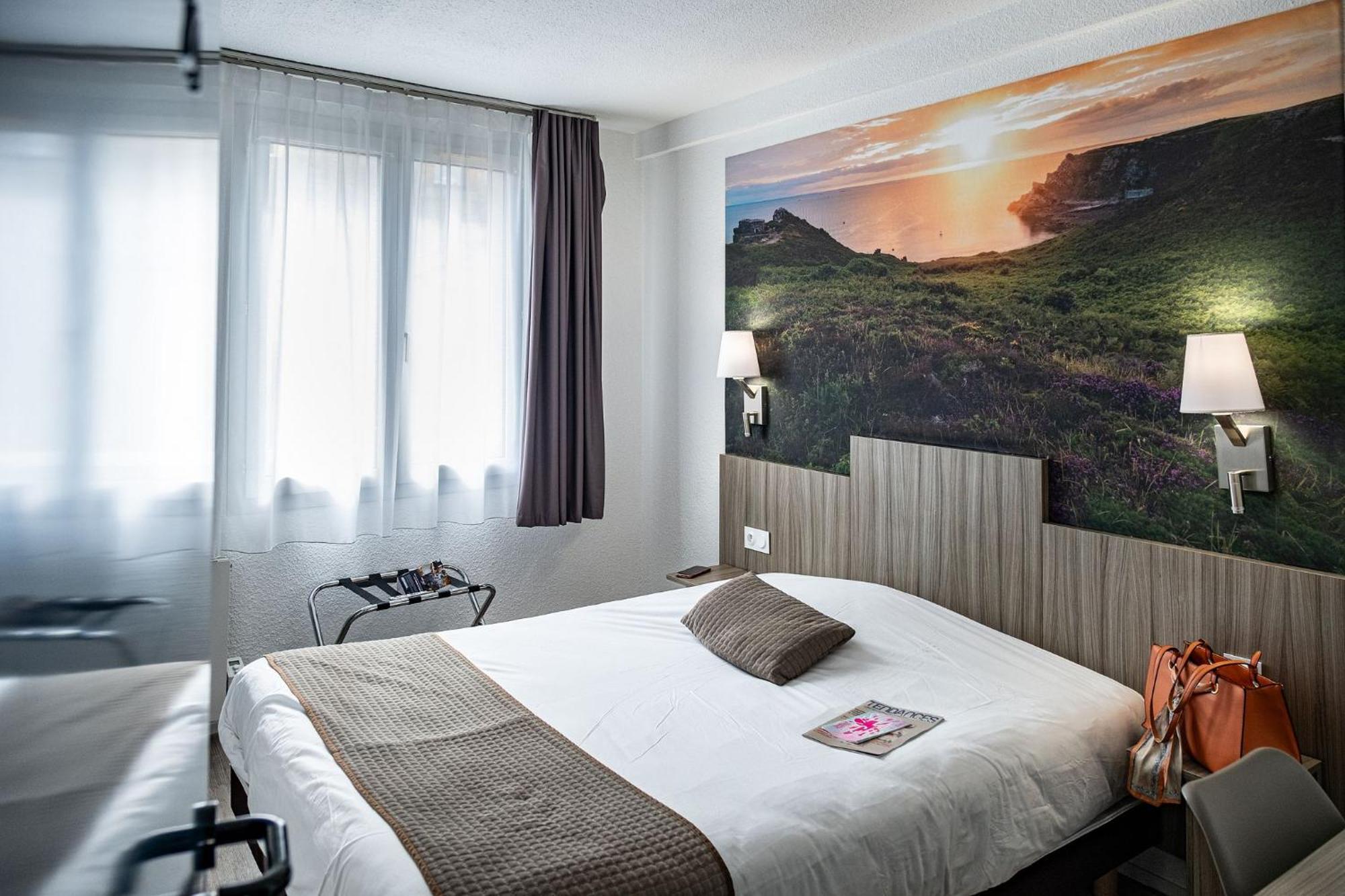 Contact Hotel Du Champ De Mars De סן-בריו מראה חיצוני תמונה