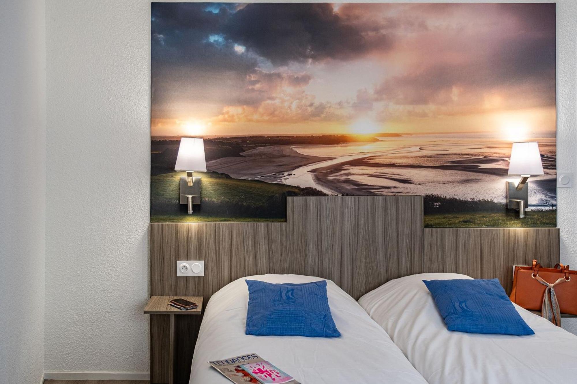 Contact Hotel Du Champ De Mars De סן-בריו מראה חיצוני תמונה