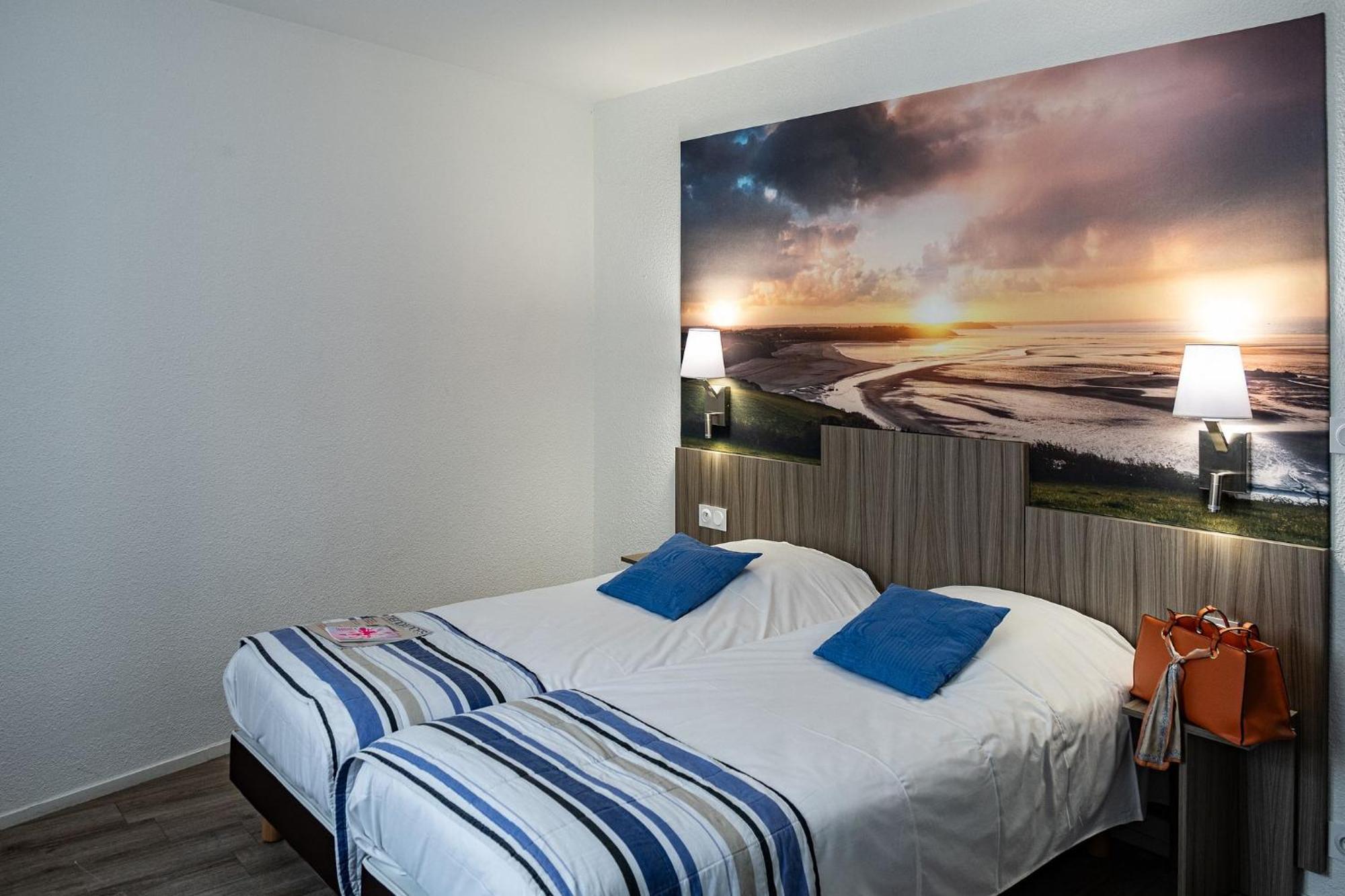 Contact Hotel Du Champ De Mars De סן-בריו מראה חיצוני תמונה