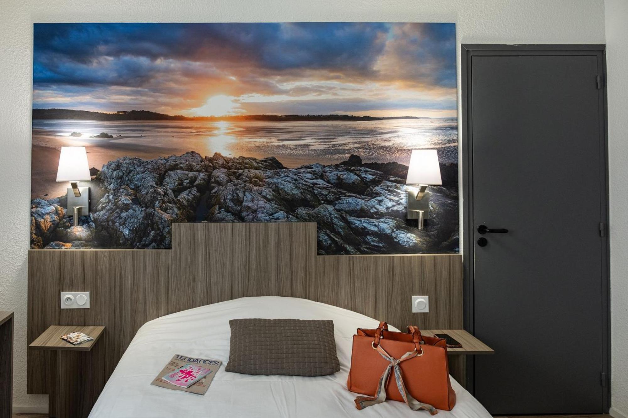 Contact Hotel Du Champ De Mars De סן-בריו מראה חיצוני תמונה