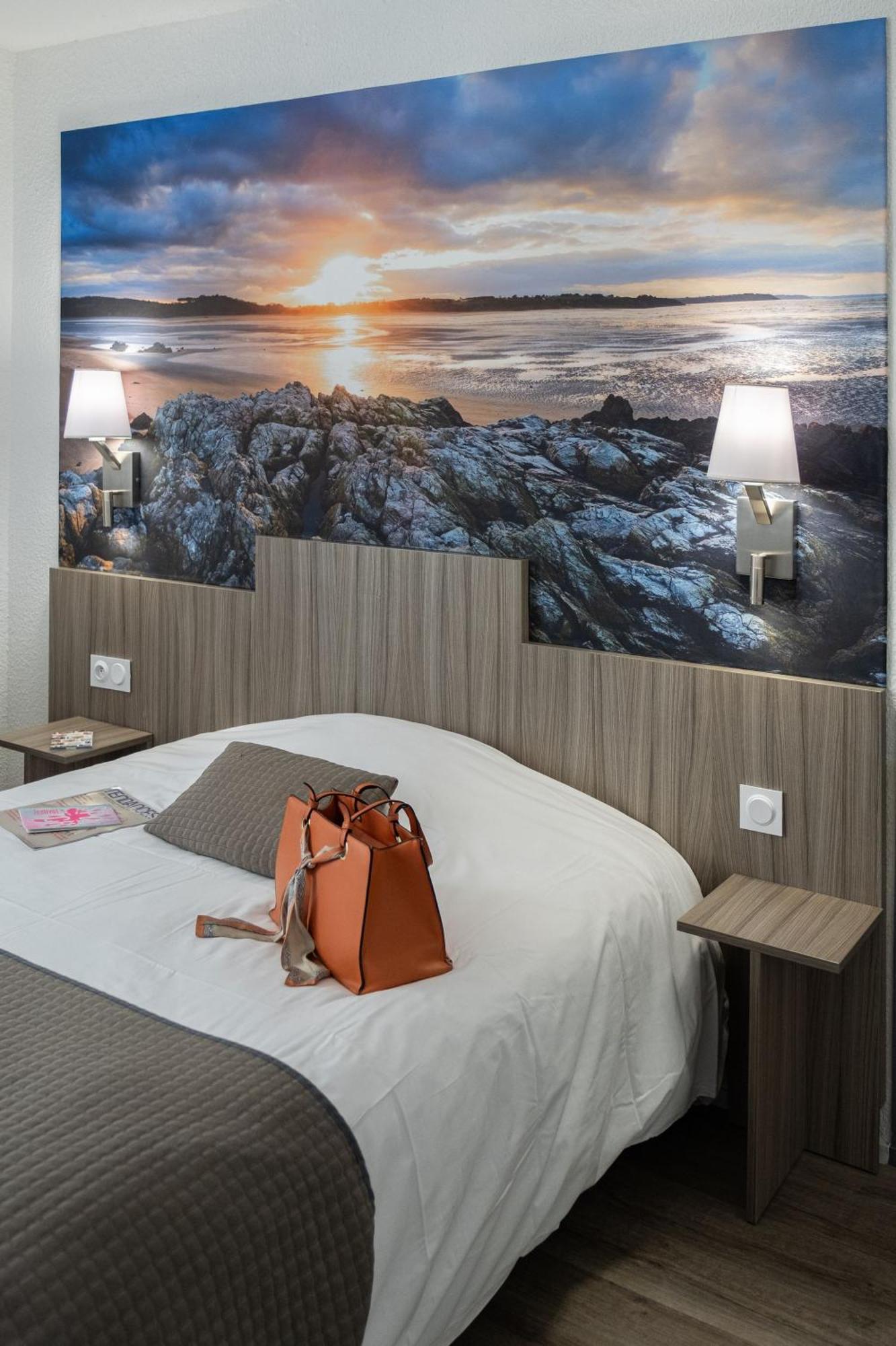 Contact Hotel Du Champ De Mars De סן-בריו מראה חיצוני תמונה