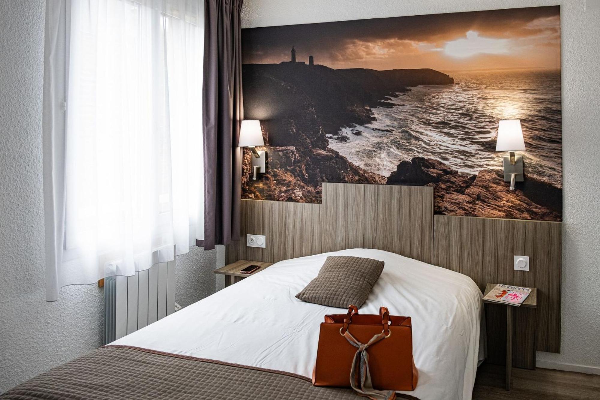 Contact Hotel Du Champ De Mars De סן-בריו מראה חיצוני תמונה