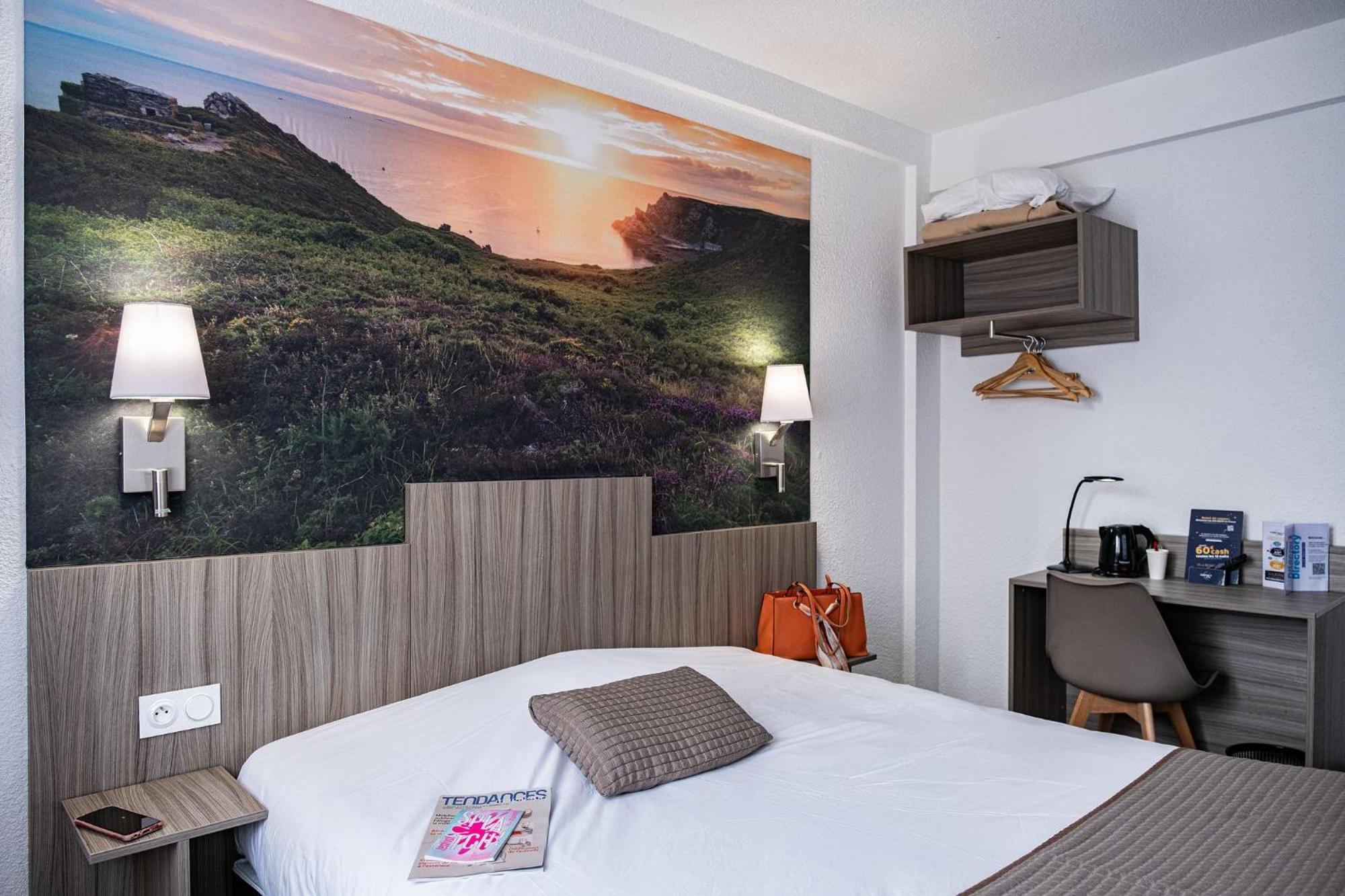 Contact Hotel Du Champ De Mars De סן-בריו מראה חיצוני תמונה