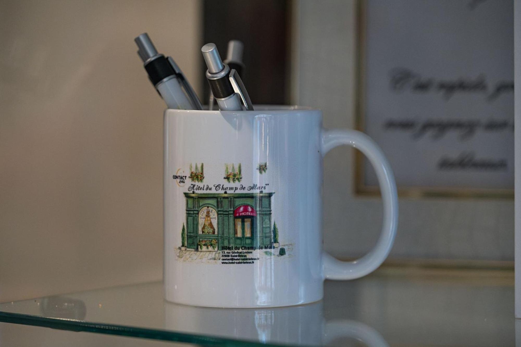 Contact Hotel Du Champ De Mars De סן-בריו מראה חיצוני תמונה