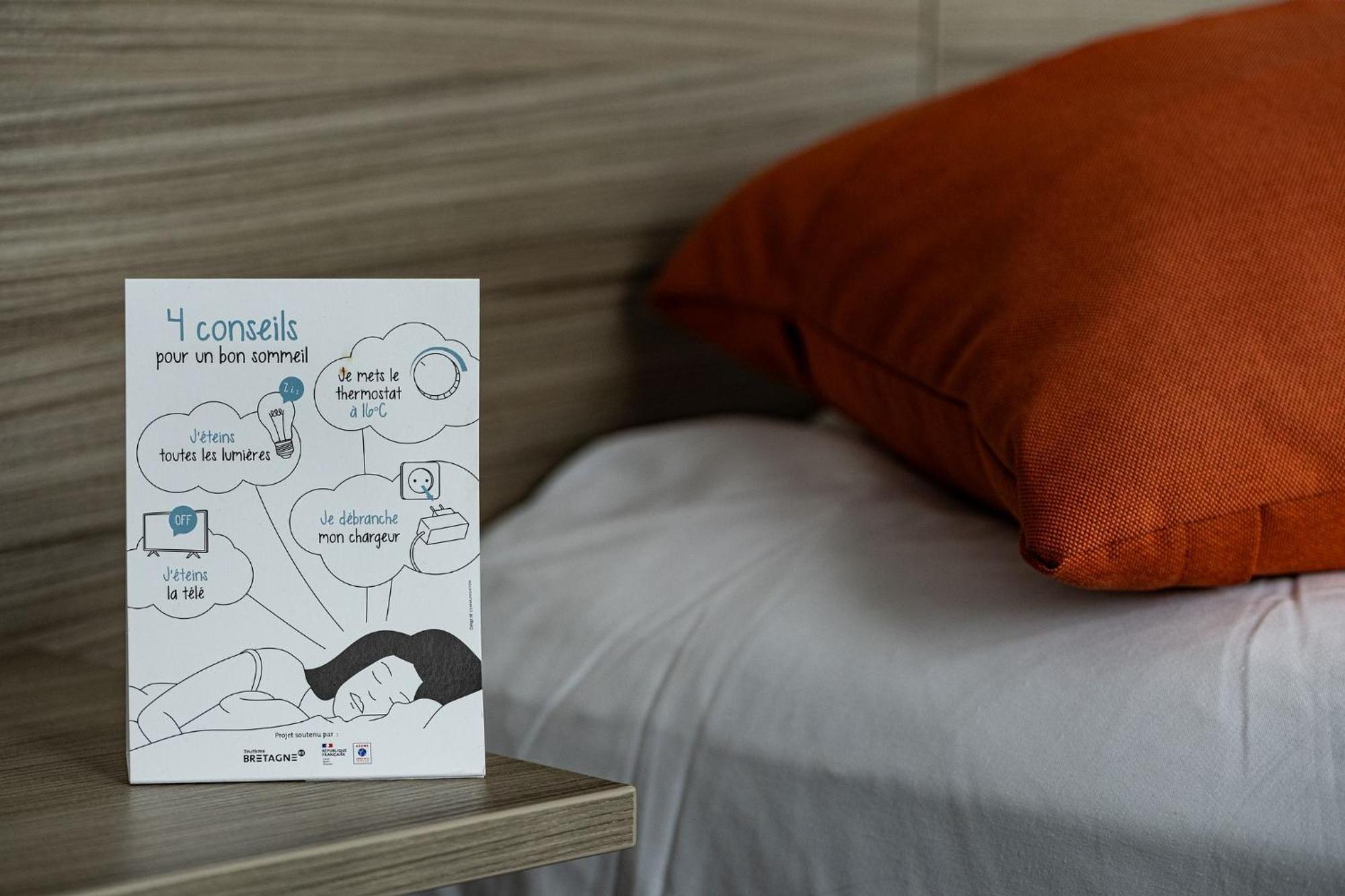 Contact Hotel Du Champ De Mars De סן-בריו מראה חיצוני תמונה