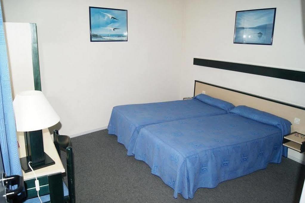 Contact Hotel Du Champ De Mars De סן-בריו מראה חיצוני תמונה