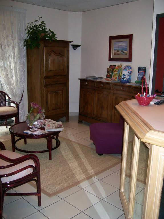 Contact Hotel Du Champ De Mars De סן-בריו מראה חיצוני תמונה