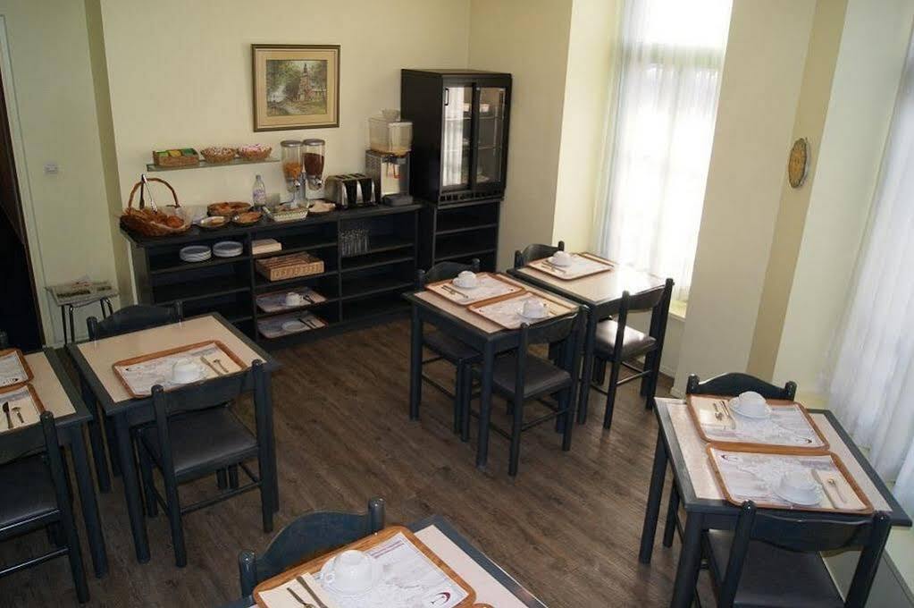 Contact Hotel Du Champ De Mars De סן-בריו מראה חיצוני תמונה